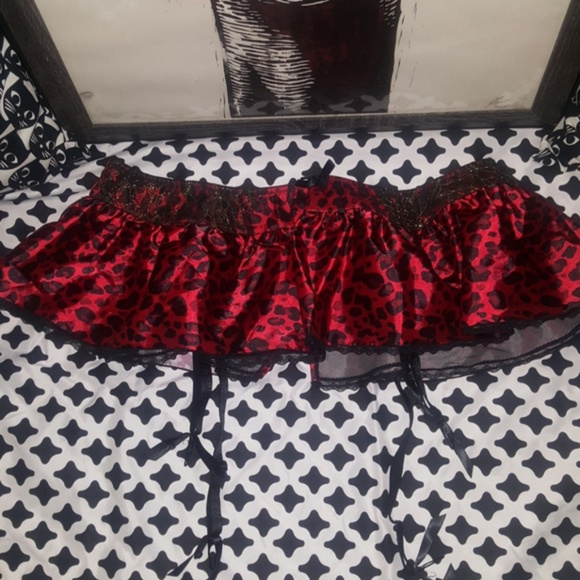 Cacique ANIMAL GARTER SKIRT -nwot size 14-20 - Picture 3 of 3